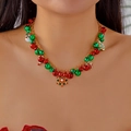 Collier de Noël avec cloches rouges et vertes et breloques festives sur chaîne dorée - Style Pendentif Clochette Rouge Vert (NC25Y0733-5)