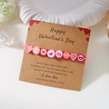 Roze en rode kralenarmband voor Valentijnsdag met hartpatronen en XOXO-tekst op kaart - Roze Hart Letter Stijl (BR25Y0745-1)