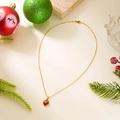 Collier doré avec pendentif fraise émaillé rouge et vert pour le style de Noël - Fraise en Émail Texturée (NC25Y1124)