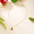 Collier doré festif avec pendentif cerise rouge et feuilles vertes, décor de Noël - Cerise Brillante Éclatante (NC25Y1126)