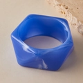 Chic bracciale esagonale in resina blu con trama in marmo bianco e design a fascia - Stile Marmo Blu (AB0087-7)