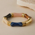 Bracciale colorato in resina a bambù con trame marmorizzate e perle di metallo oro - Stile Patchwork Multicolore (AB0070-12)