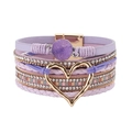 Detail van de paarse meerlaagse wikkelarmband met strass-bandjes en gouden hartbedeltje - Paars (SZ00116-8)