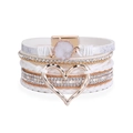 Detail van bohemien meerlaagse wikkelarmband met hartbedeltje en magnetische sluiting - Gouden hol hart (Wit) / Wit (SZ00116-1)