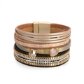 Détail du bracelet multicouche en cuir bohème avec fermoir magnétique et cristaux - Or Rose (SZ00158-1)