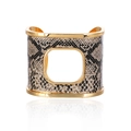 Dettaglio del bracciale rigido largo con trama a serpente grigia e cornice in lega dorata - Motivo Serpente Grigio (SZ60375-1)