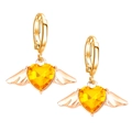 Goldene Creolen mit leuchtend gelbem Kristallherz und detaillierten Engelsflügeln - Gelb