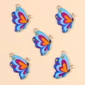 Cinq pendentifs papillon en émail bleu avec motifs de cœur et boucles en métal argenté - Bleu lac