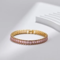 Elegantes vergoldetes Tennisarmband mit rosa Zirkonia-Steinen auf weißem Hintergrund - 18K-Gold / Rosa (KB0504-4)