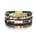 Détail du bracelet bohème multicouche avec breloque feuille dorée et fermoir magnétique - Style Noir Gris Argent Or (SZ00327-9)