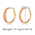 Detail von 18K vergoldeten Retro-Creolen mit leuchtend orangem Emaille-Inlay - Oranger Emaille-Ringstil (KE0980-1) / 18K-Gold