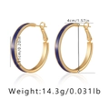 Detailansicht der 18K vergoldeten Creolen mit blauer Emaille und Größenangaben - Blauer Emaille-Ringstil (KE0980-3) / 18K-Gold