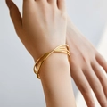 Bracelet manchette doré multicouches minimaliste pour femmes en finition polie - Style Entrelacé à Trois Couches (KB0465)