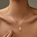 Collana retrò francese dorata con pendente geometrico irregolare e gemma gialla - Pietra Gialla Vintage Irregolare (KN0364-2)