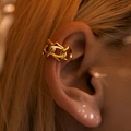 Bague d'oreille dorée élégante en chaîne avec zircons pour oreilles non percées de luxe - Style Chaîne à Triple Lien (KE1299)