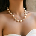 Elegante witte parelketting met gouden ketting om de nek voor een klassieke look - Grote Witte Ronde Parelketting (KN0484)