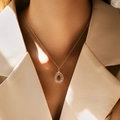 Collana con pendente a goccia placcata in oro 18 carati con zirconi taglio baguette - Stile Goccia d'Acqua Cava (KN0271)