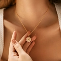 Collana vintage francese Evil Eye con zirconi rossi su catena dorata elegante - Stile Sole Occhio del Male (KN0277)