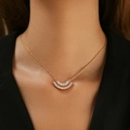 Elegante collana placcata oro 18K con ciondolo a ventaglio e zirconi scintillanti - Stile Radiazione a Ventaglio (KN0278)