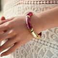 Detail of purple marble resin beads and gold metal tubes on a handmade stretch bracelet - Marble Texture Style (AB0009-22) / Magenta