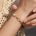 Bracelet élégant en perles plaqué or 18 carats avec trèfle évidé et chaîne à maillons rétro - Style Chaîne Perle Épissée Fleur Creuse (KB0698)