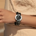 Bracelet multicouche bohème avec fermoir rond argenté sur lanières en cuir noir - Noir (SZ00371-8)