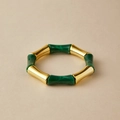 Schicker Acryl-Bambus-Armreif mit Goldmetall-Segmenten und grüner Marmortextur - Smaragdgrüner Marmor-Stil (AB0010-13)