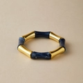 Handgefertigtes Bambus-Acrylarmband mit goldenen Gliedern und dunkelblauem Marmor-Harz - Dunkelblauer Marmor-Stil (AB0010-14)