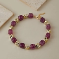 Collana retrò in resina con cubi di marmo viola e perle metalliche dorate attorcigliate - Viola (KN0616-8)