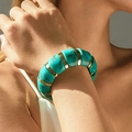 Détail d'un bracelet bohème en acrylique avec texture marbre turquoise et entretoises dorées - Motif Marbre Turquoise (AB0012-12)