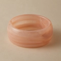 Bracelet jonc large en acrylique rose pâle avec fini texture marbrée - AB0042-5