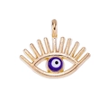 Détail du pendentif œil maléfique doré avec émail bleu et cils longs sculptés - Violet
