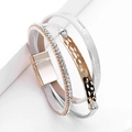 Bracelet bohème multicouche en cuir blanc avec strass argentés et plaque dorée martelée - Style Métal Martelé Multicouche (SZ00025-3)