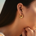 Orecchini a cerchio in acciaio inossidabile dorato 18K con motivo a raggiera - Fibbia Rotonda Sunburst (SE0011)