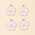 Macro detail van vier kersenbloesem hangers van wit emaille en goudkleurige legering - Witte Sakura Hanger (px0831-5)