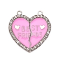 Detailansicht der herzförmigen Best Friends Anhänger mit rosa Emaille und Kristallen - Rosa Emaille Herz (px0948-24)