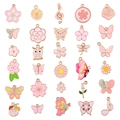 Detail von 30 rosa Emaille-Anhängern mit Schmetterlingen und Blumen für DIY-Schmuck - Rosa Stil