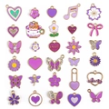 Detaillierte Auswahl an lila Emaille-Anhängern wie Schmetterlinge und Blumen für DIY-Schmuck - Lila Charakter