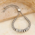 Pulsera ajustable de cuentas de acero inoxidable plateado con detalles de diamantes - Color acero