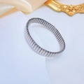Bracciale elastico minimalista in acciaio al titanio argento con finitura lucida - Superficie Curva 9mm / Colore acciaio