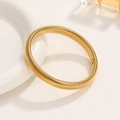 Brazalete elástico de espiral chapado en oro con acabado de rayas vintage - Ancho de 10mm / Dorado