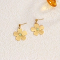 Franse vintage gouden bloemoorbellen met lichtgroene stenen en bloembladtextuur - Groene Edelsteen Bloem Stijl (12 Goud)