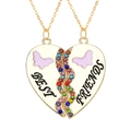Detail van magnetische hartvormige BFF-kettingen met gekleurde kristallen en vlinderbedels - Veelkleurige Strass Roze Vlinder Stijl