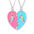 Detail van de magnetische BFF-hartketting set met kleurrijke eenhoorns en emaille afwerking - Pink Blue Unicorn Heart Splicing Style