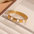 Elegante pulsera elástica dorada con perlas blancas y diseño de estilo acordeón - Estilo con Decoración de Perla Redonda / Dorado