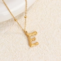 Collar de acero de titanio dorado con colgante de letra E y cadena de cuentas - Oro E