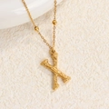 Collar de acero de titanio dorado con colgante letra X y textura de corteza única - Oro X