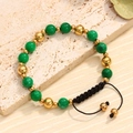 Pulsera hecha a mano de cuentas de aventurina verde con detalles dorados y cordón negro - Estilo Ágata Verde Esmeralda