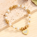 Bracelet extensible à perles dorées et nacrées avec pendentif coeur en cristal - Style Cœur Rayé en Strass (05)