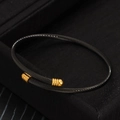 Brazalete rígido de cable de acero inoxidable negro con terminales roscados dorados - Negro + Oro